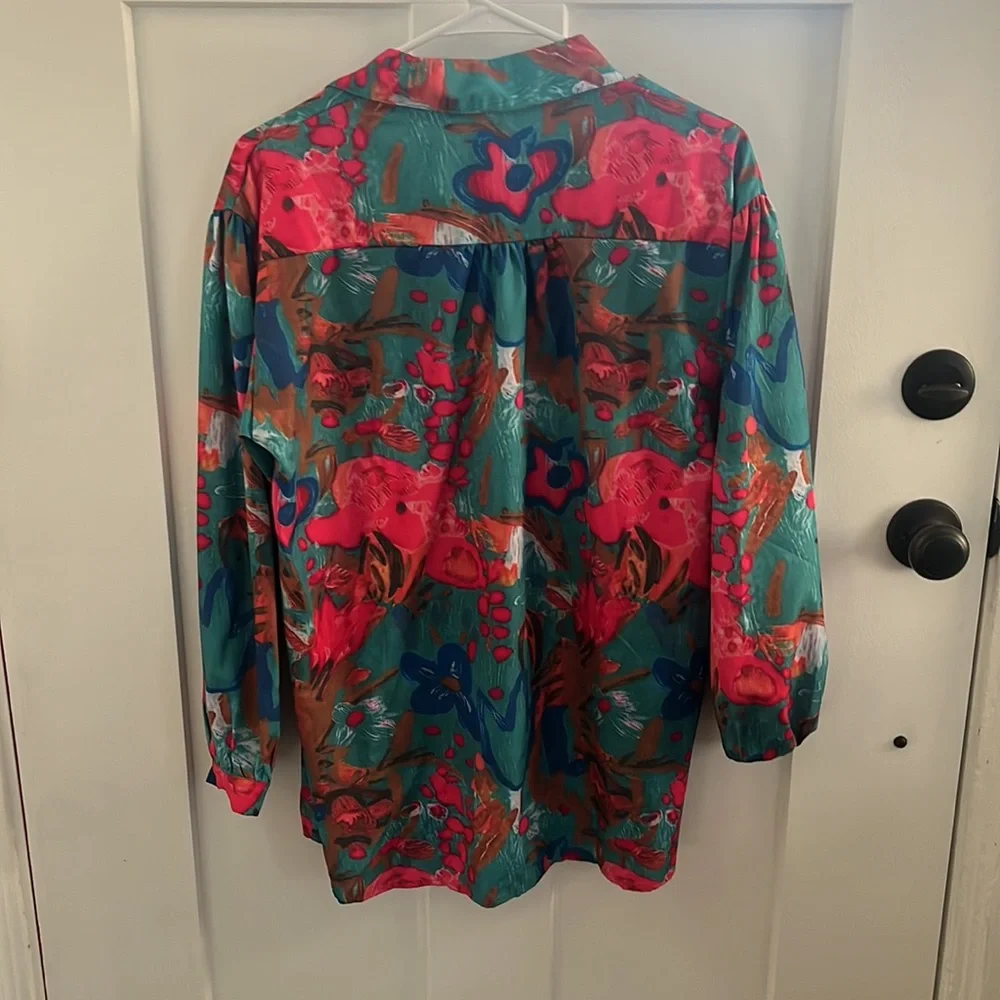 Button up blouse - Picture 2 of 2